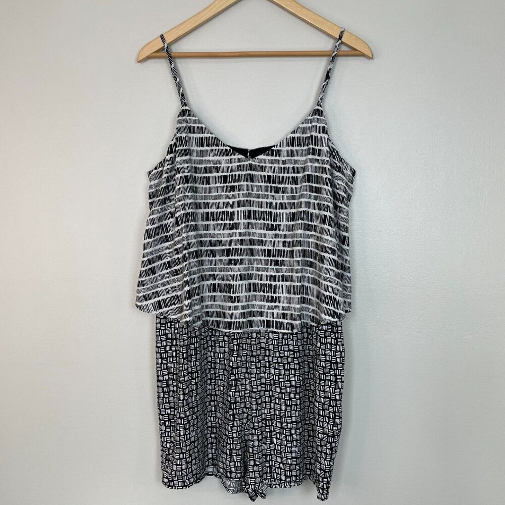 Old Navy Romper Medium Black White‎ Elastic Waist Sleeveless Women's